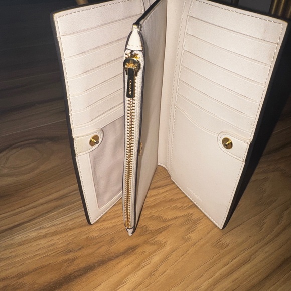 Coach Beige Signature Long Wallet - Picture 4 of 6